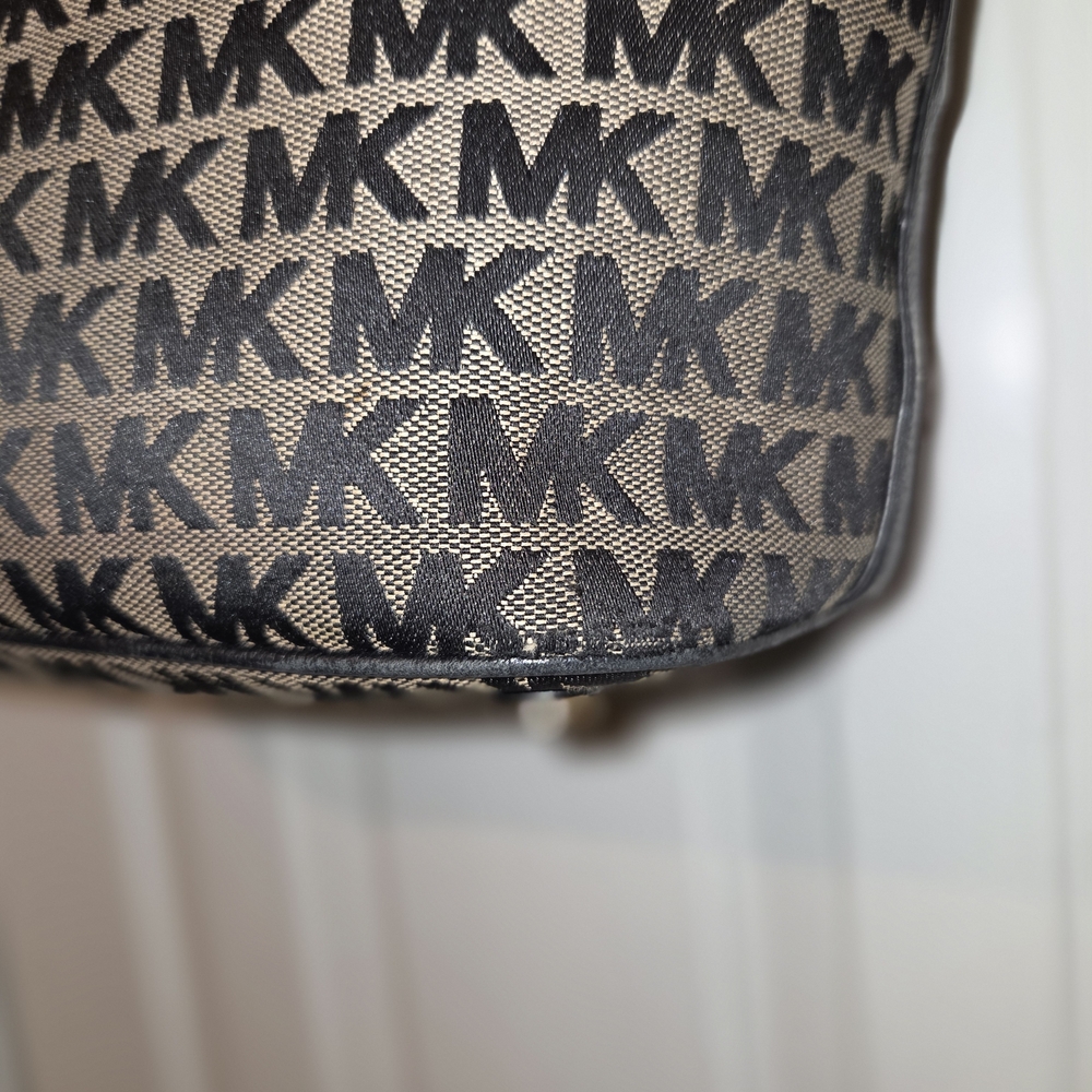 Michael Kors: Gently Used Condition Signature Black and Tan Tote. - Picture 9 of 16